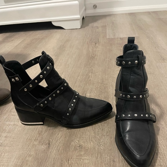 stylish boot in excellent condition - Picture 1 of 2